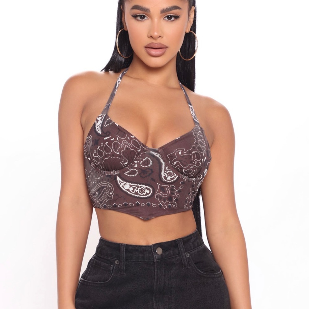 Fashion nova crop top size small 🖤